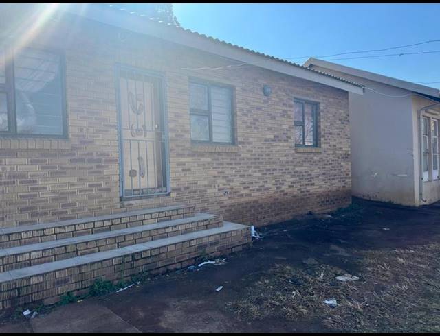 13 BEDROOM CLUSTER FOR SALE IN ERASMIA